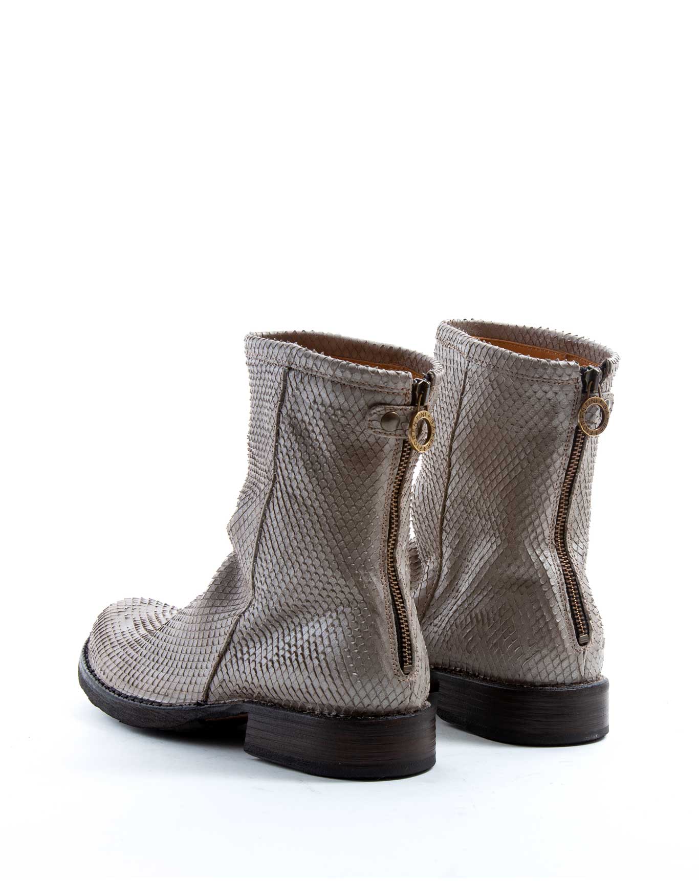 FIORENTINI + BAKER, ETERNITY EVEN, Simple yet stylish leather ankle boot, ideal for all seasons. Handcrafted with natural leather by skilled artisans. Made in Italy. Made to last.