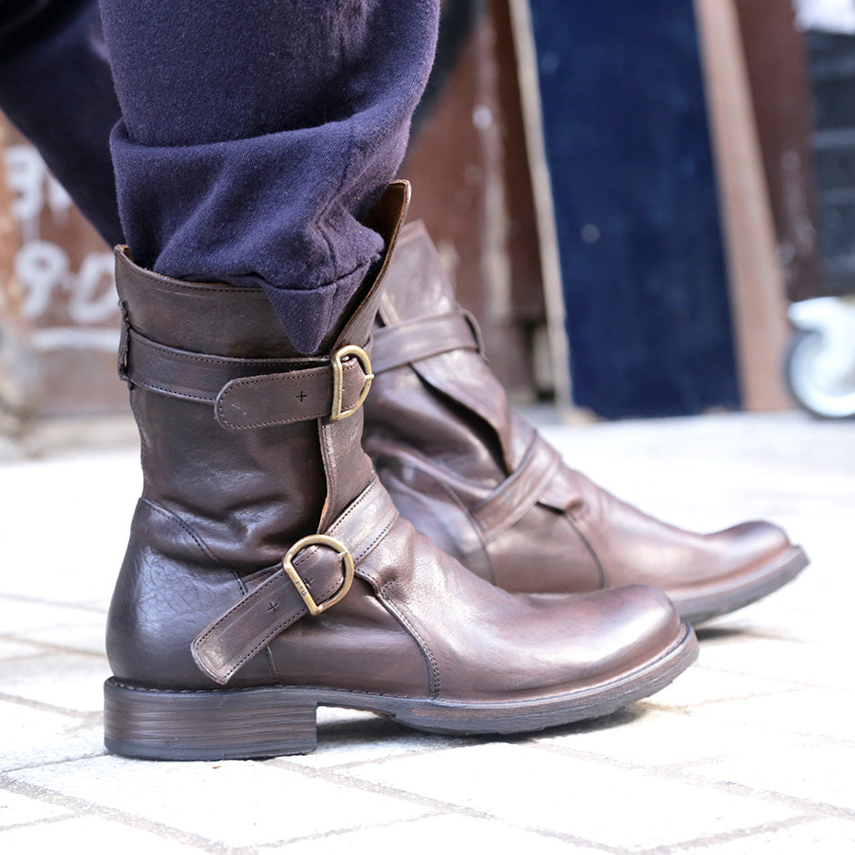 Artisan leather footwear & accessories. Made in Italy & made