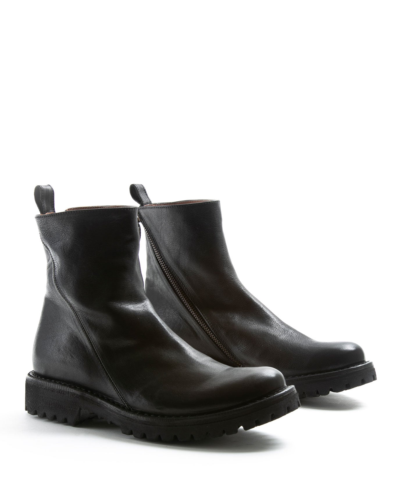 FIORENTINI + BAKER, ETERNITY MASSIVE M-EVI, Simple and stylish unisex ankle boots with diagonal zip and robust rubber sole. Handcrafted by skilled artisans. Made in Italy. Made to last.