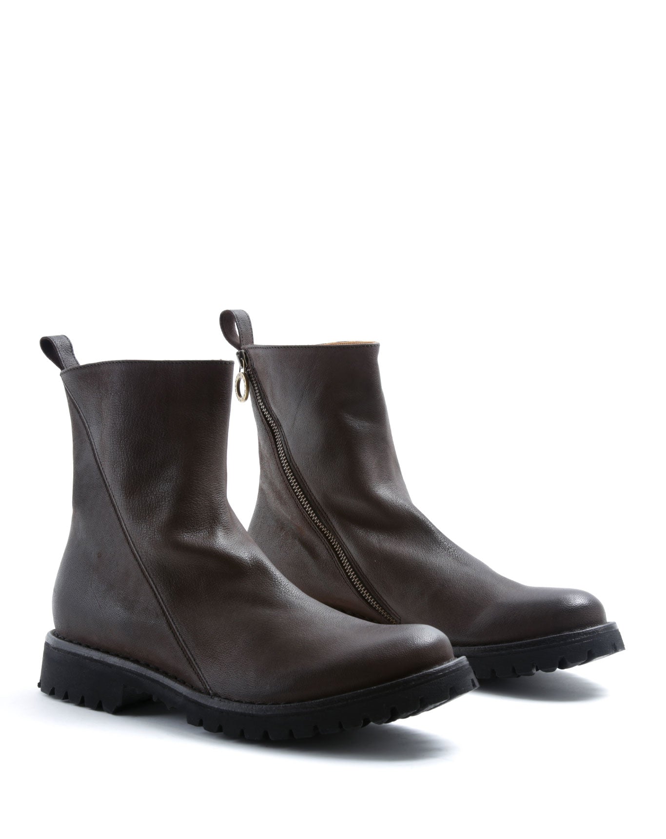 FIORENTINI + BAKER, ETERNITY MASSIVE M-EVI, Simple and stylish unisex ankle boots with diagonal zip and robust rubber sole. Handcrafted by skilled artisans. Made in Italy. Made to last.