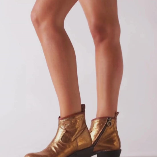 Fiorentini + Baker, ROCKER REN, Gold leather ankle boots with slightly pointed toe and 4.5cm heel-Made in Italy-video