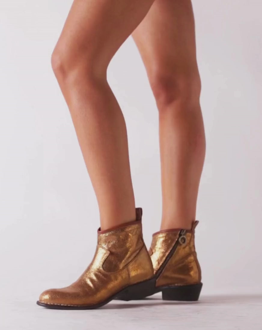 Fiorentini + Baker, ROCKER REN, Gold leather ankle boots with slightly pointed toe and 4.5cm heel-Made in Italy-video