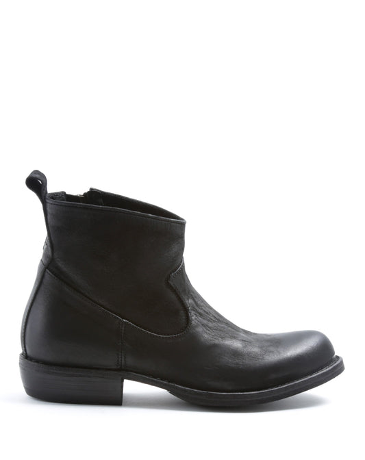 FIORENTINI + BALKER, CARNABY CENYS, A timeless and versatile ankle boots ideal for all seasons. Ankle boot with inside zip. Handcrafted by skilled artisans. Made in Italy. Made to last.
