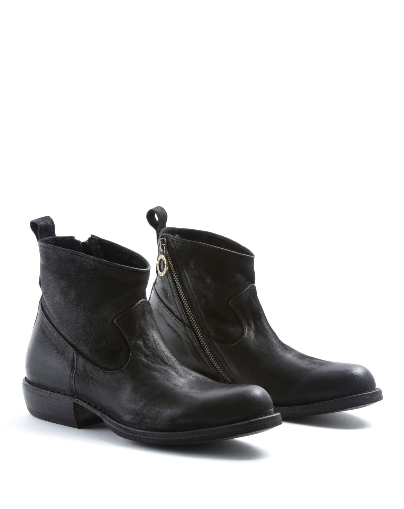 FIORENTINI + BALKER, CARNABY CENYS, A timeless and versatile leather boot ideal for all seasons. Ankle boot with slightly pointed toe and inside zip. Handcrafted by skilled artisans. Made in Italy. Made to last.