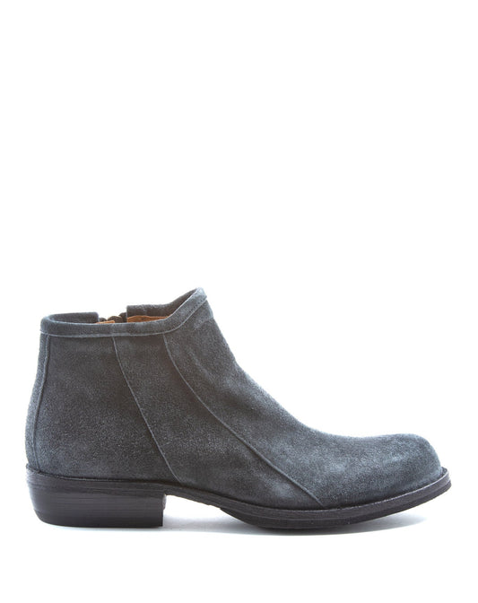 FIORENTINI + BAKER, CARNABY CARP, Ankle boot with inside zip and contrasting stitching for all seasons. Handcrafted by skilled artisans. Made in Italy. Made to last.